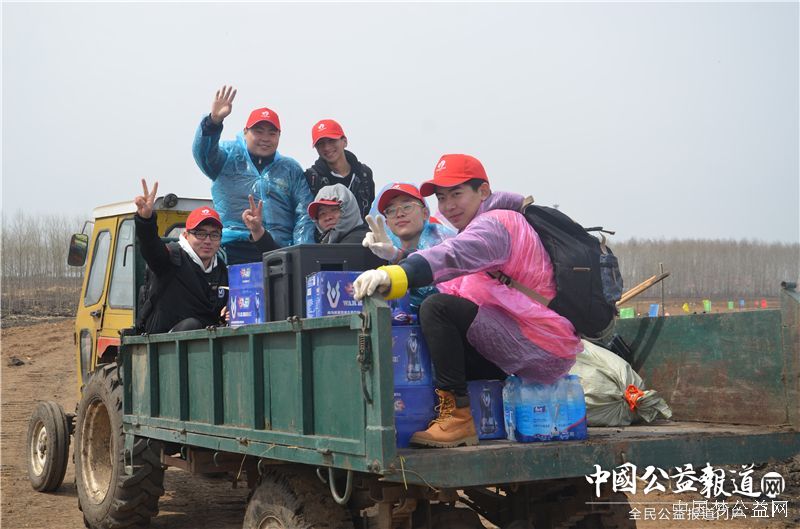 必赢626net入口首页圆满完成“保护青山绿水_共建大美龙江”千人公益植树志愿服务工作